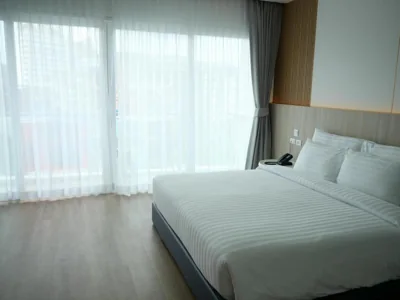 Deluxe-Doppel- oder Zweibettzimmer mit Whirlpool-Badewanne — SLEEP WITH ME HOTEL design hotel @ patong